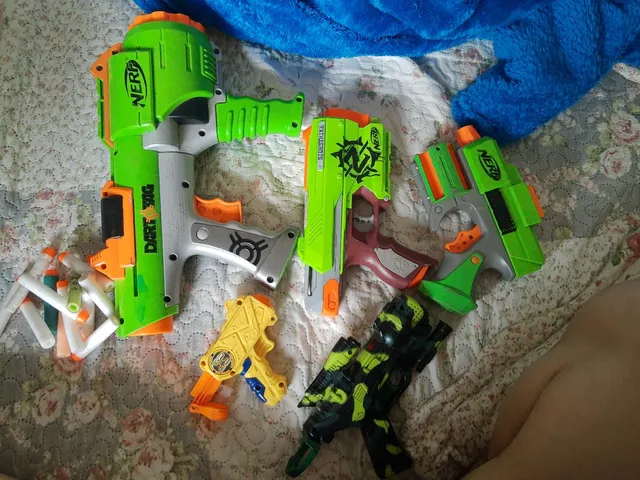 Armas Nerf, 3 disparos, 6 balas em segunda mão durante 17 EUR em Pola de  Siero na WALLAPOP