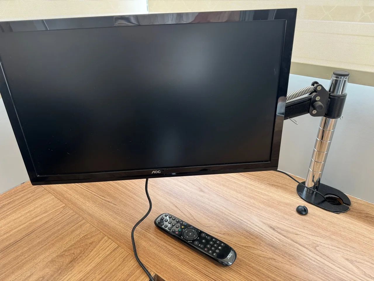 Monitor AOC com Suporte de Mesa - Ajustável e Giratório - Foto 3