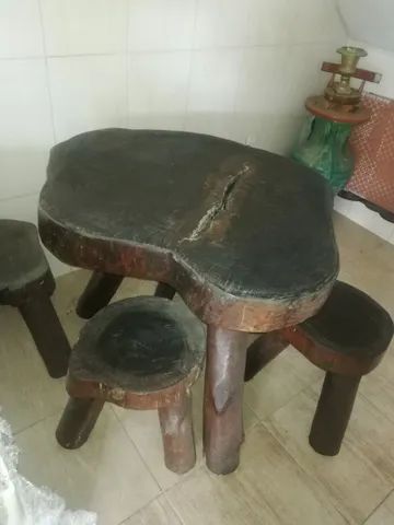 Mesa rustica Tora madeira inteira  + 4 bancos 