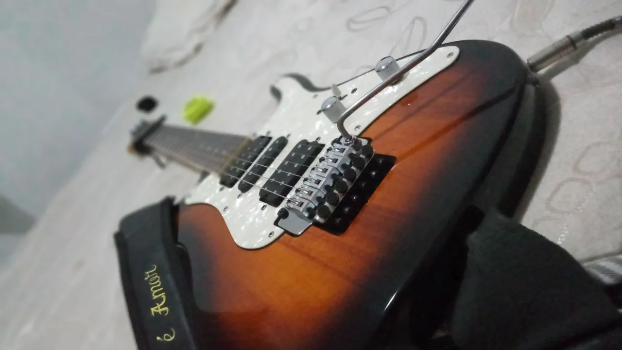 Guitarra washburn wg 530