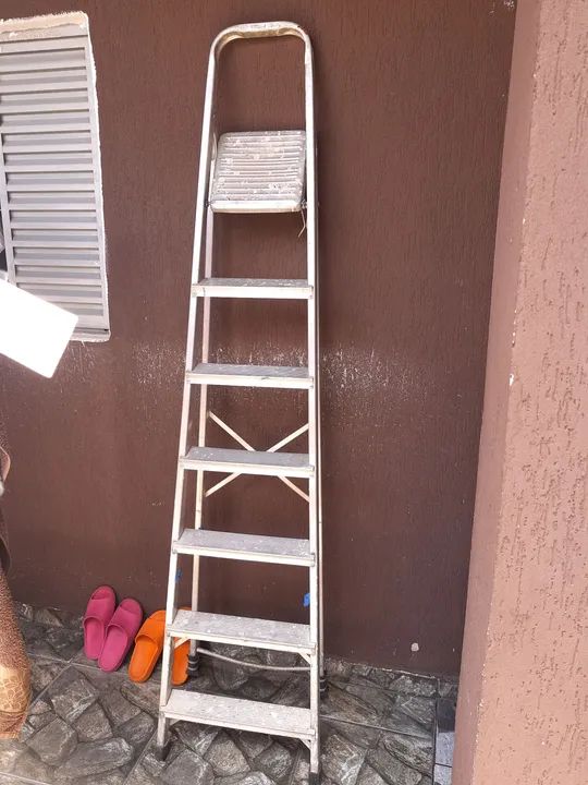 Escada de Alumínio de 07 Degraus 