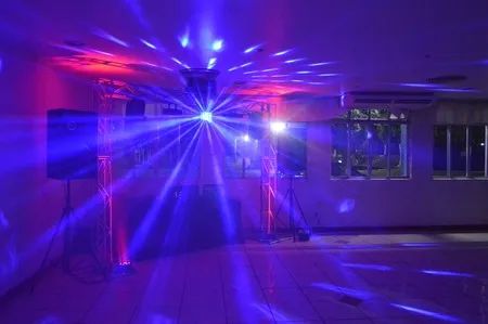 Locação varal de lâmpadas / luzes para festa / telão / caixa de som PA / backdrop / palco - Foto 6