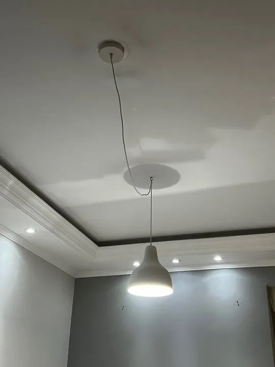 Luminárias 4, 1 de sala de jantar, 1 de escritório, 2 de quarto/banheiro/corredor/etc?