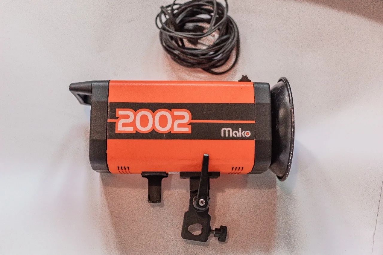 Flash studio Mako 2002