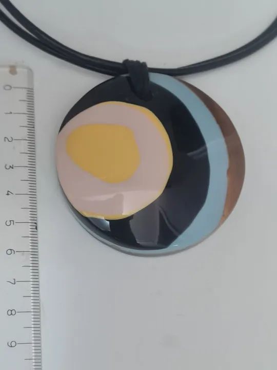 Colar com medalhão com par de brincos pequeno - Foto 5