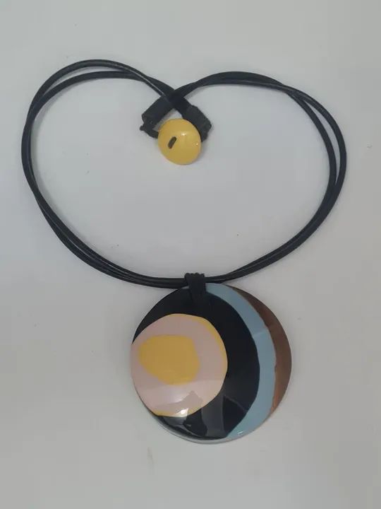 Colar com medalhão com par de brincos pequeno - Foto 2