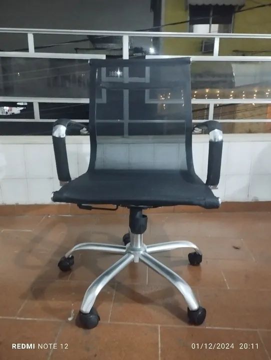 Cadeira de Escritório Giratória com Rodinhas