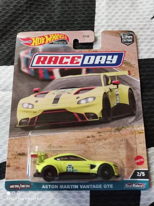 Hot Wheels Premium Race Day Aston Martin Vantage Gte