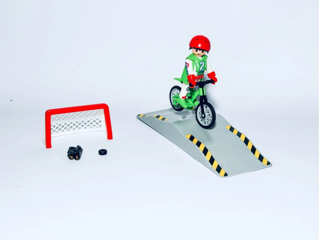 Set playmobil esportes - bike, patins e hockey 