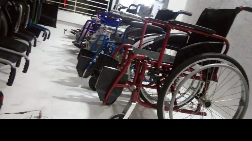 Consertamos cadeiras de rodas e de banho, camas hospitalares, andas já e moletas - Foto 2
