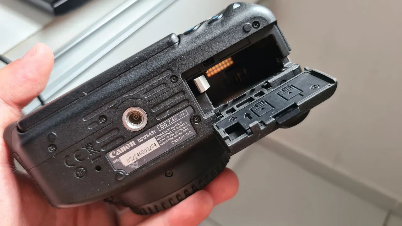 Canon EOS Rebel T5i DSLR Camera Body64303753667073124