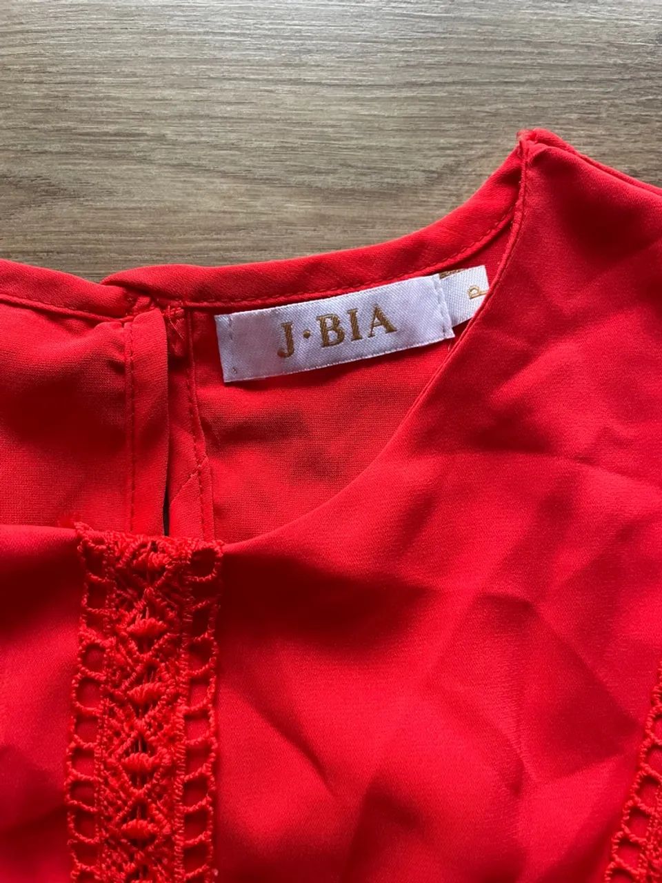 Cropped tam P sem mangas vermelho da J Bia - Foto 5