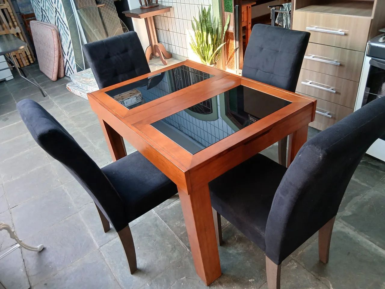 Mesa de Jantar em Madeira Maciça com Tampo de Vidro abre e fecha ...