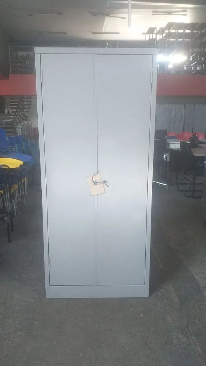 Armário de aço novo 