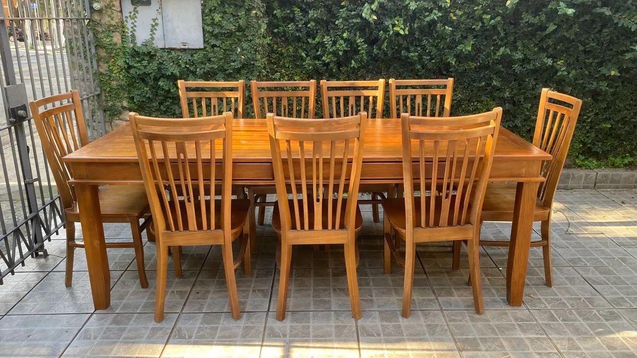 Mesa de Jantar com 9 Cadeiras em Peroba Maciça 