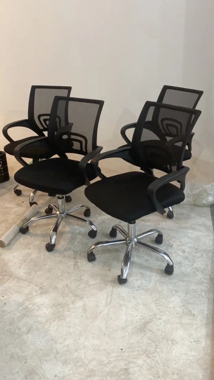 Cadeira de escritorio seminova 
