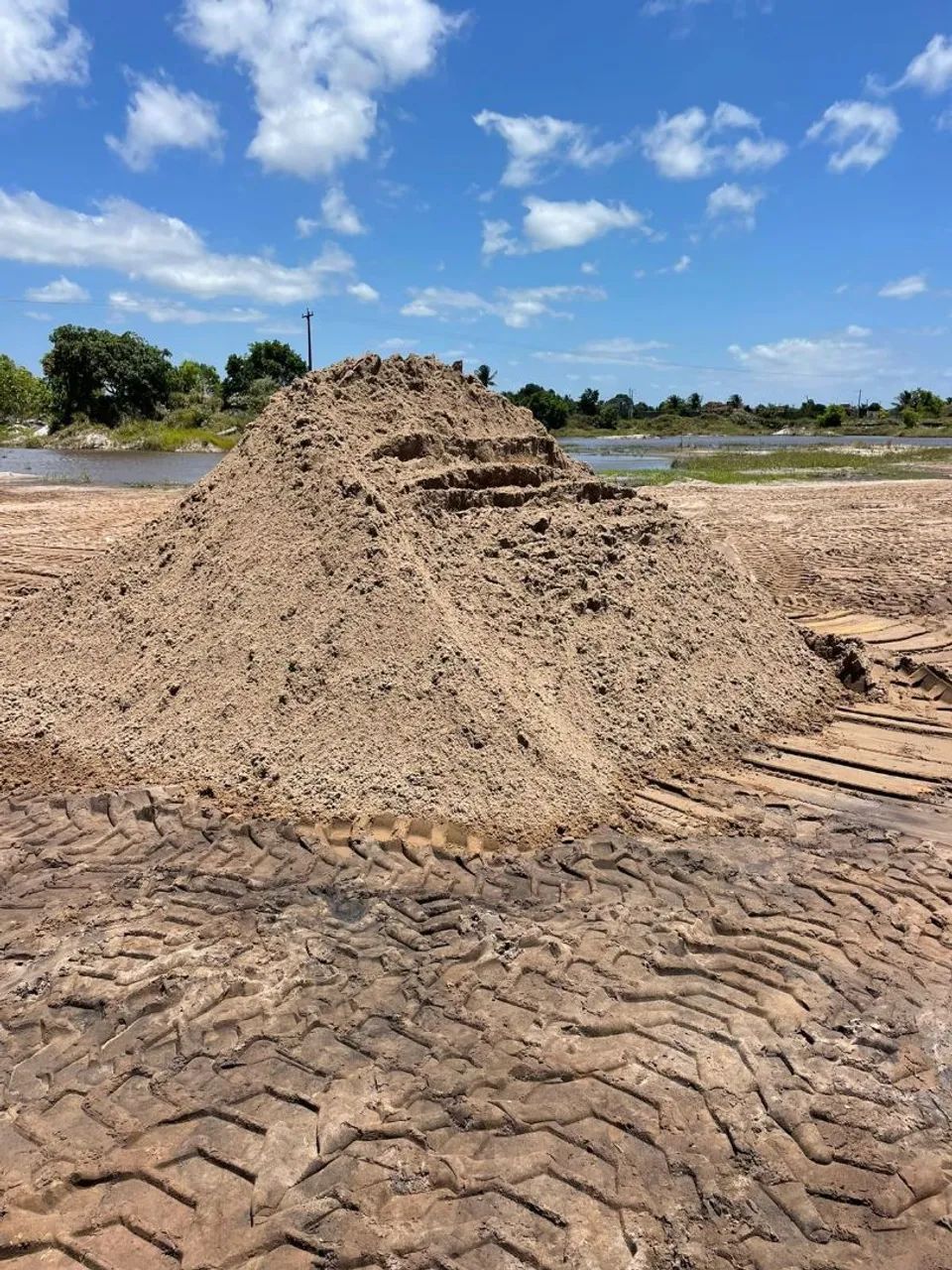 Vendo areia brita aterro e barro de jardim. - Foto 3
