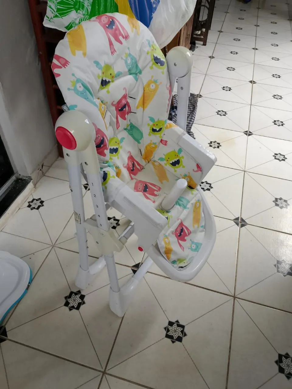 Cadeira Infantil Estampada - Conforto e Diversão para o seu bebê!