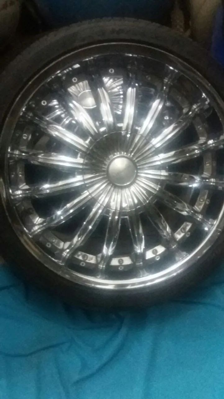 Jogo de rodas cromadas aro 20 forjada  com pneus  - Foto 6
