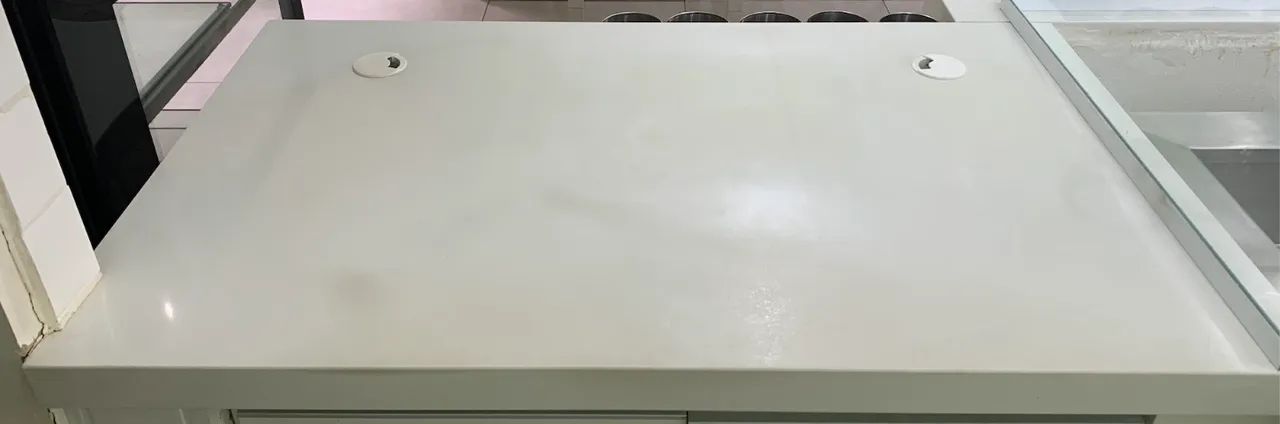 Linda pedra branca em 4 peças ideal para bancada/balcão atendimento