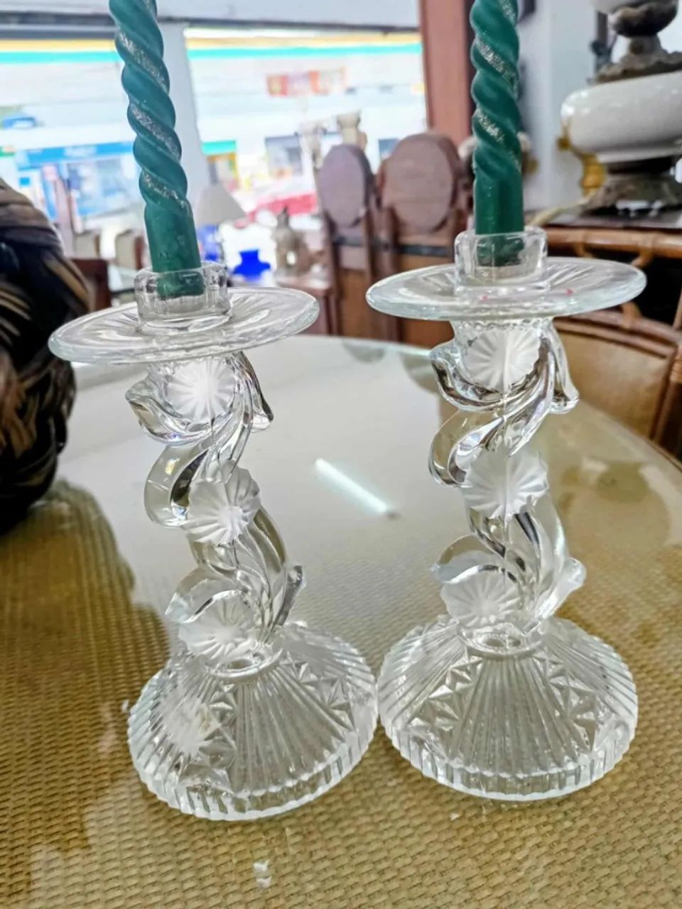 Lindo Par de Castiçais em Vidro trabalhado