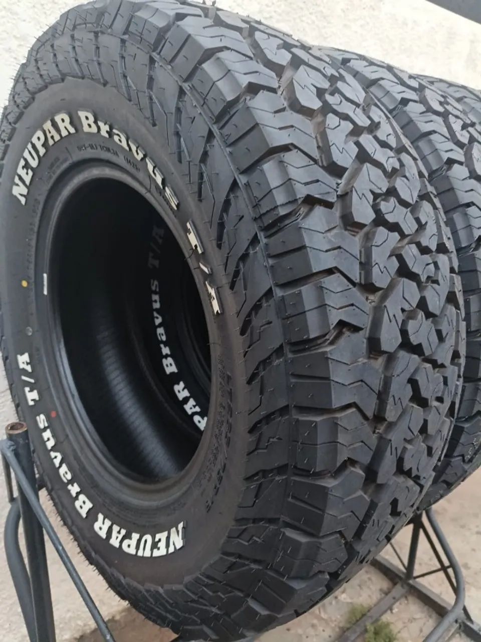 Pneu 265/75r16 Bf/Letras Brancas (Novos) - Peças para carros, vans