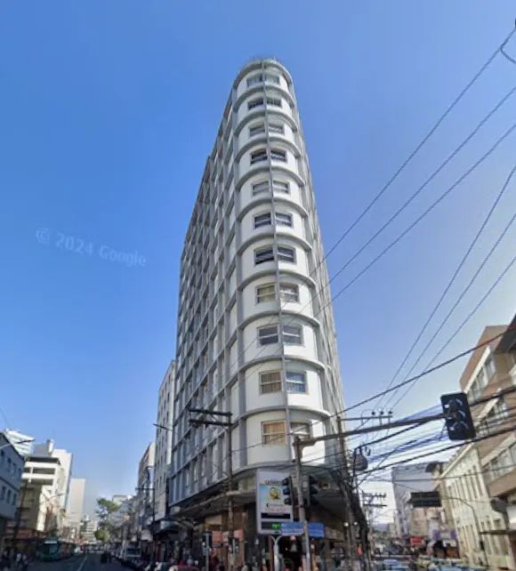 Apartamento 3/4 com dois banheiros no Centro.