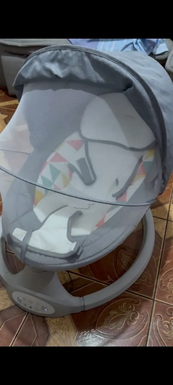 Balanço infantil com mosquiteiro