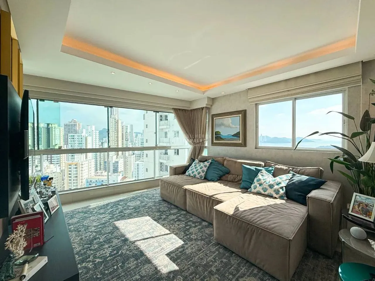 Apartamento com 03 suítes, 04 vagas e 155m² à venda no Ilha de Symi em Balneário Camboriú
