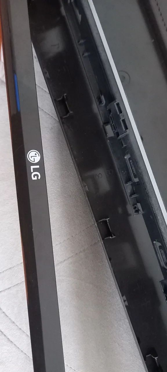 Tampa e moldura tv LG 43UJ6300 - Foto 3