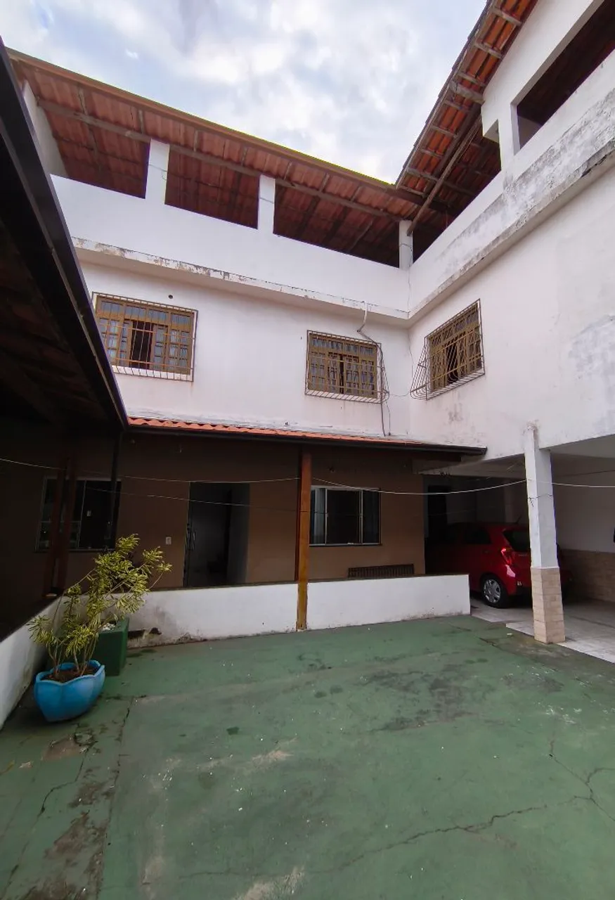 1 Casa Duplex, 2 kitnets , 2 lojas em Jacaraípe