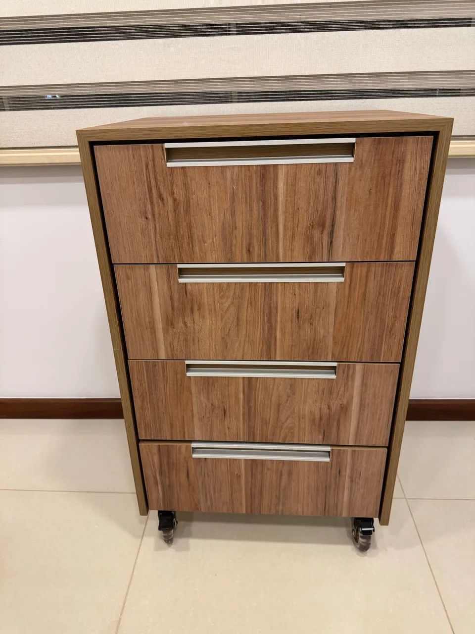 Mesa auxiliar novinha64307308769025121