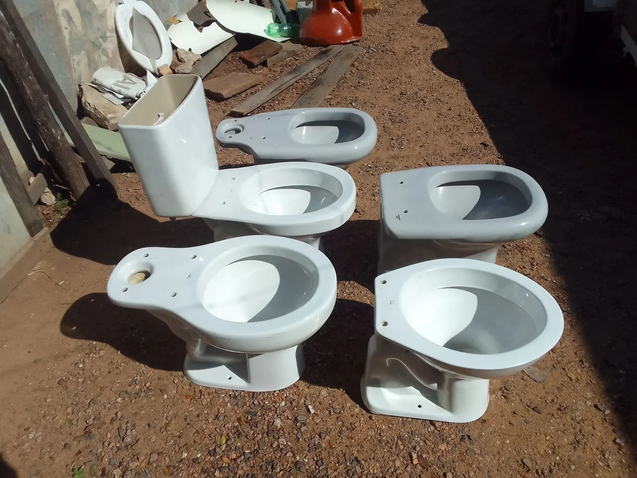 Vasos sanitários usadas sem defeitos