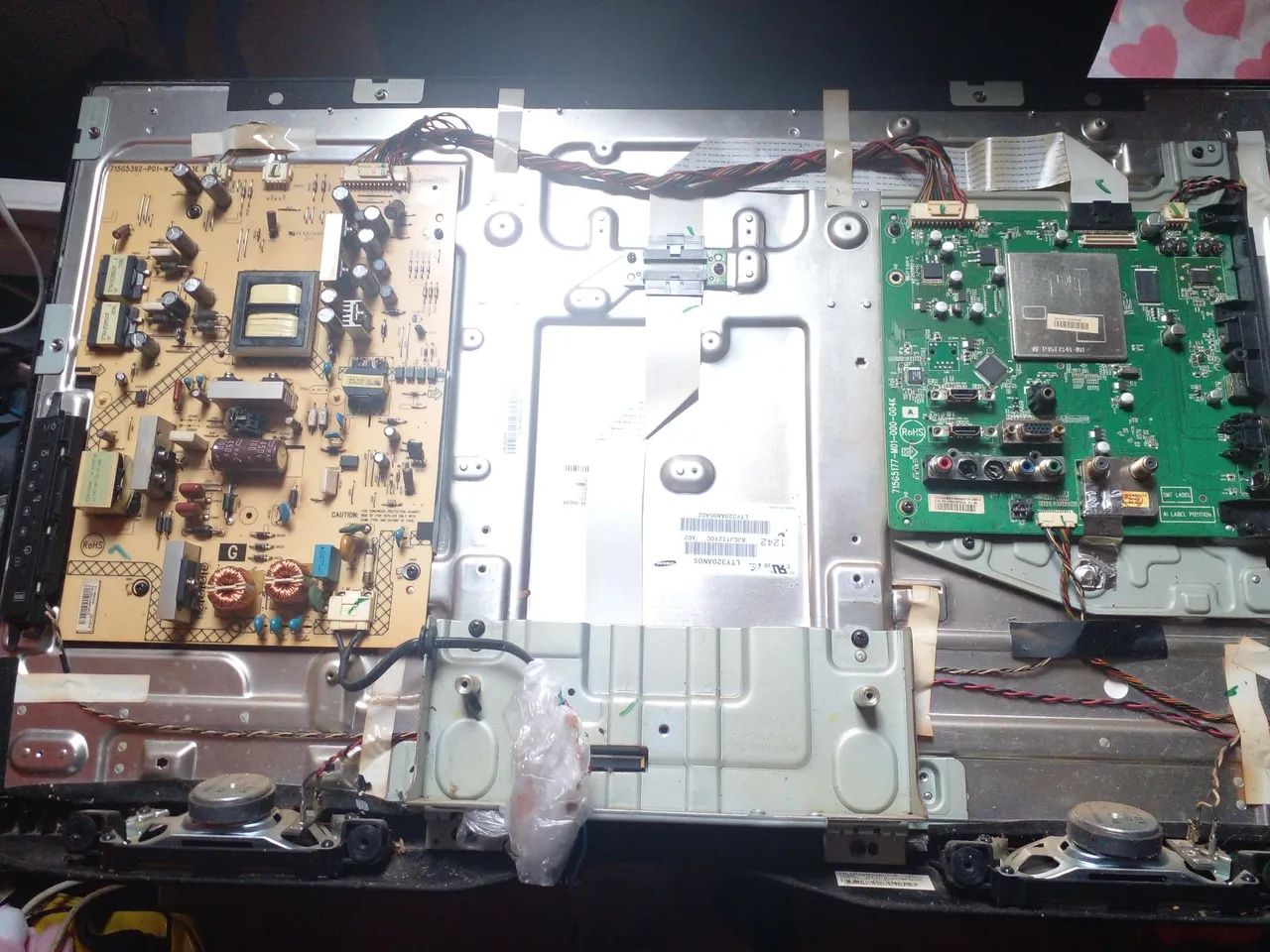 Tv Sony bravia pra usar pecas, tela ruim - Foto 2