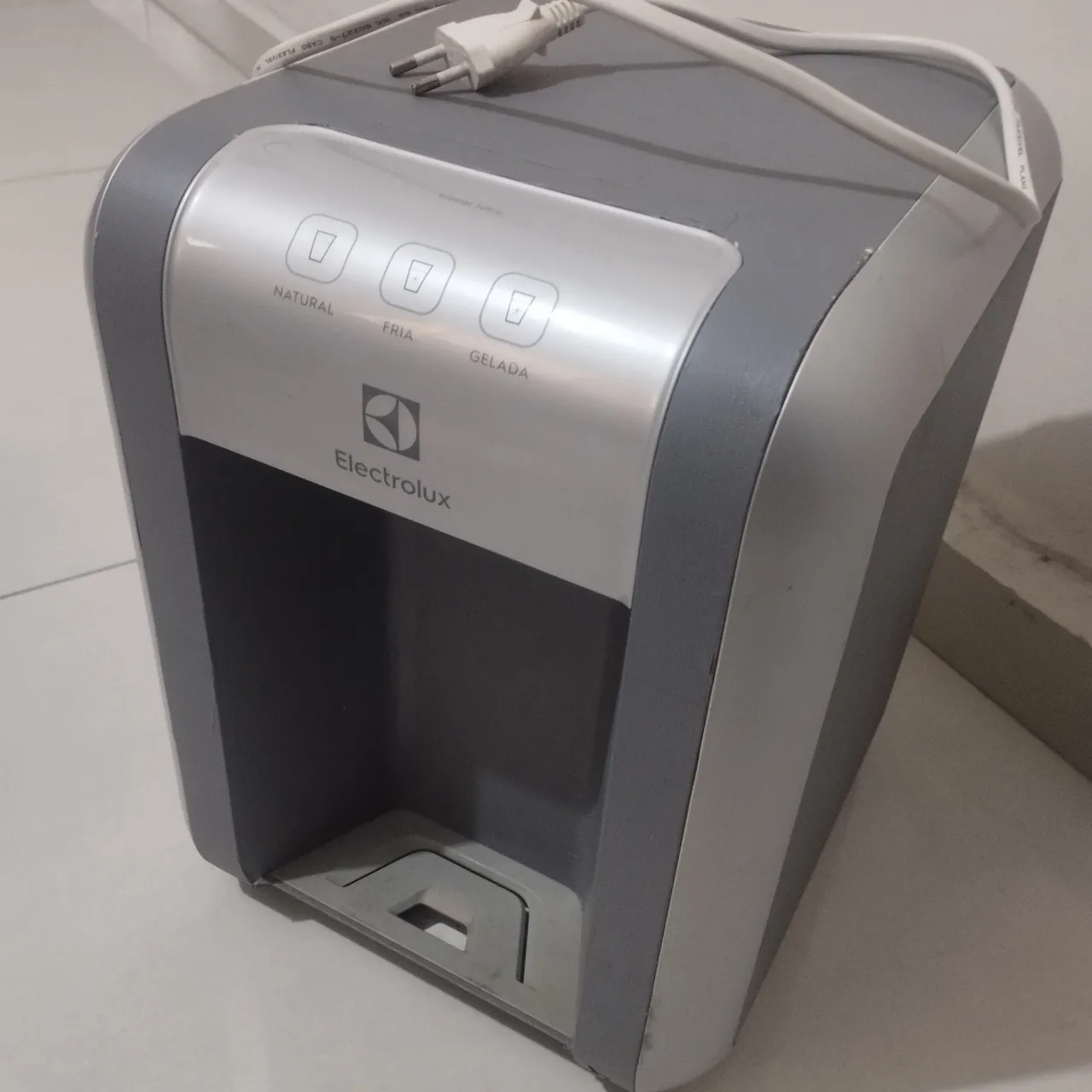 Bebedouro de água Electrolux - Gelada, Fria e Natural