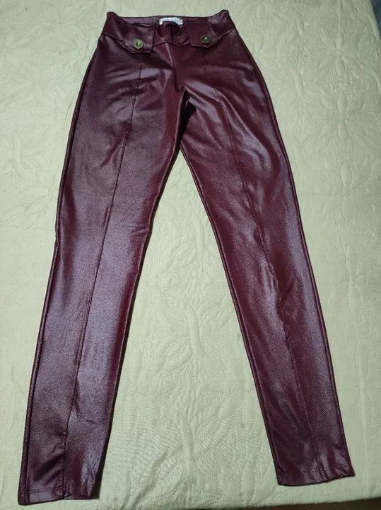 Calça feminina com elastano Tam 36 (brilhosa) - Foto 2