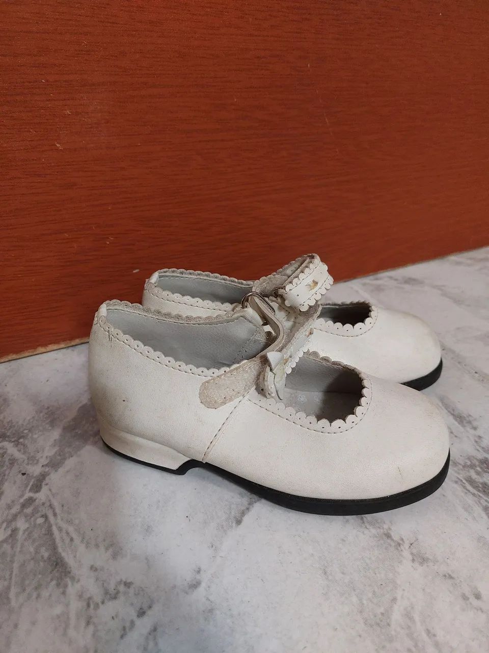Sapatos infantis brancos - TAMANHO 23 - Foto 2