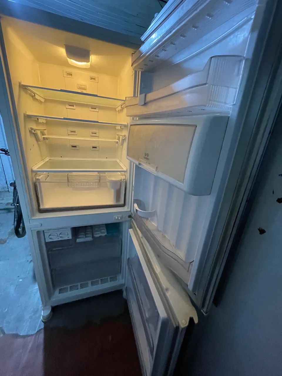 Geladeira impecável