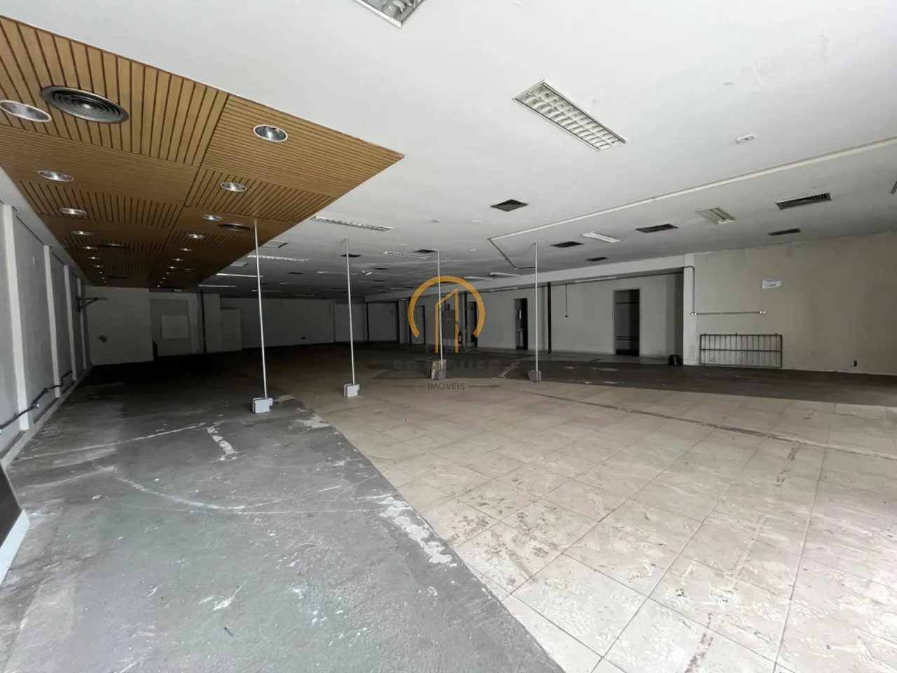 Loja para Locação Ricardo Jafet, 500m², vão livre, 2 salas, 2 banheiros, cozinha e 6 vagas