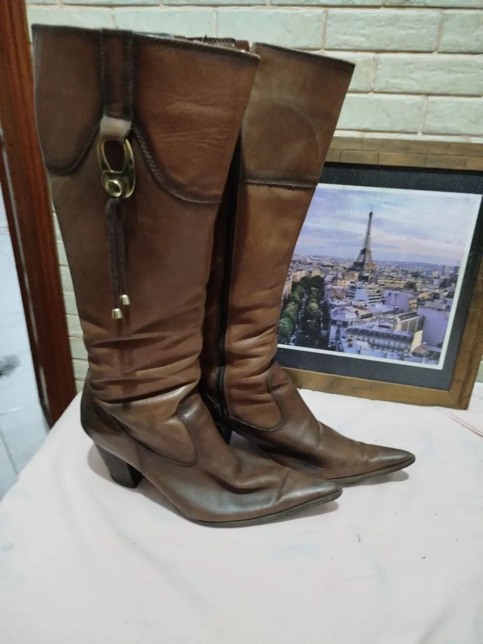 Bota de couro marrom