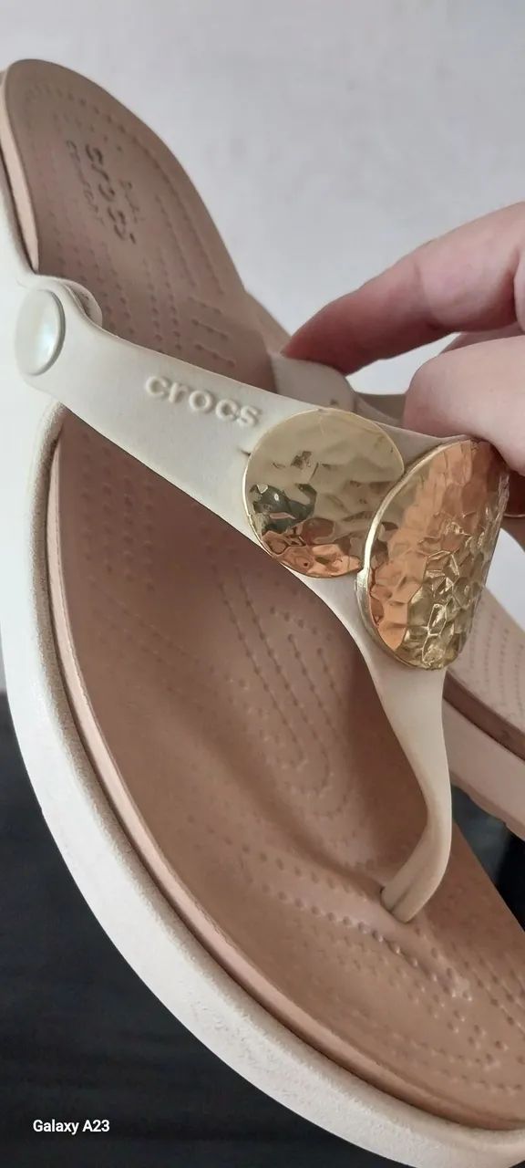 Crocs Sanrah 100% original número 38 - Foto 2
