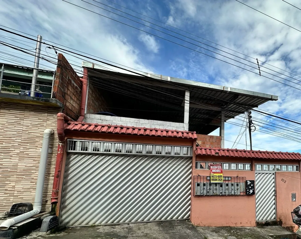 Casa com 7 apartamentos e 4 andares