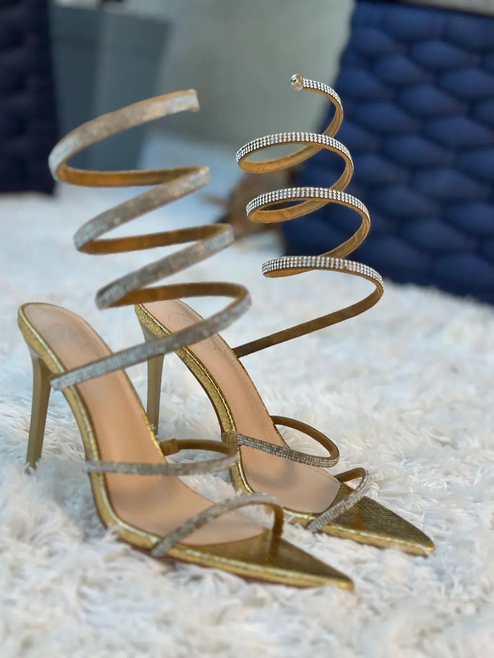 Sandália Dourada com Amarração de Strass - Foto 2