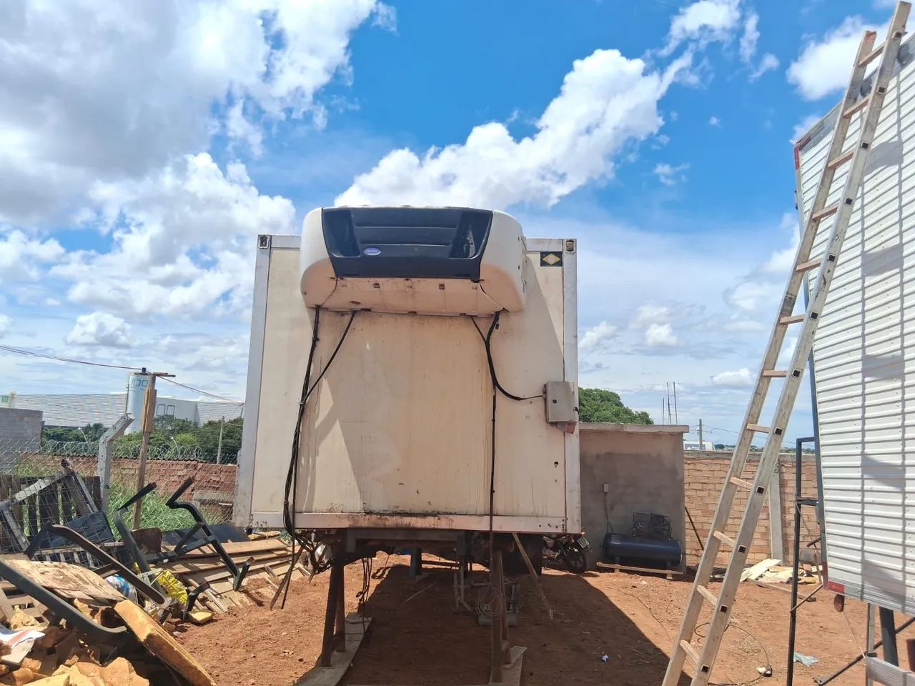 Baú camara fria HC 7.5m aparelho Carrier supra 750 revisado porta lateral  - Foto 8