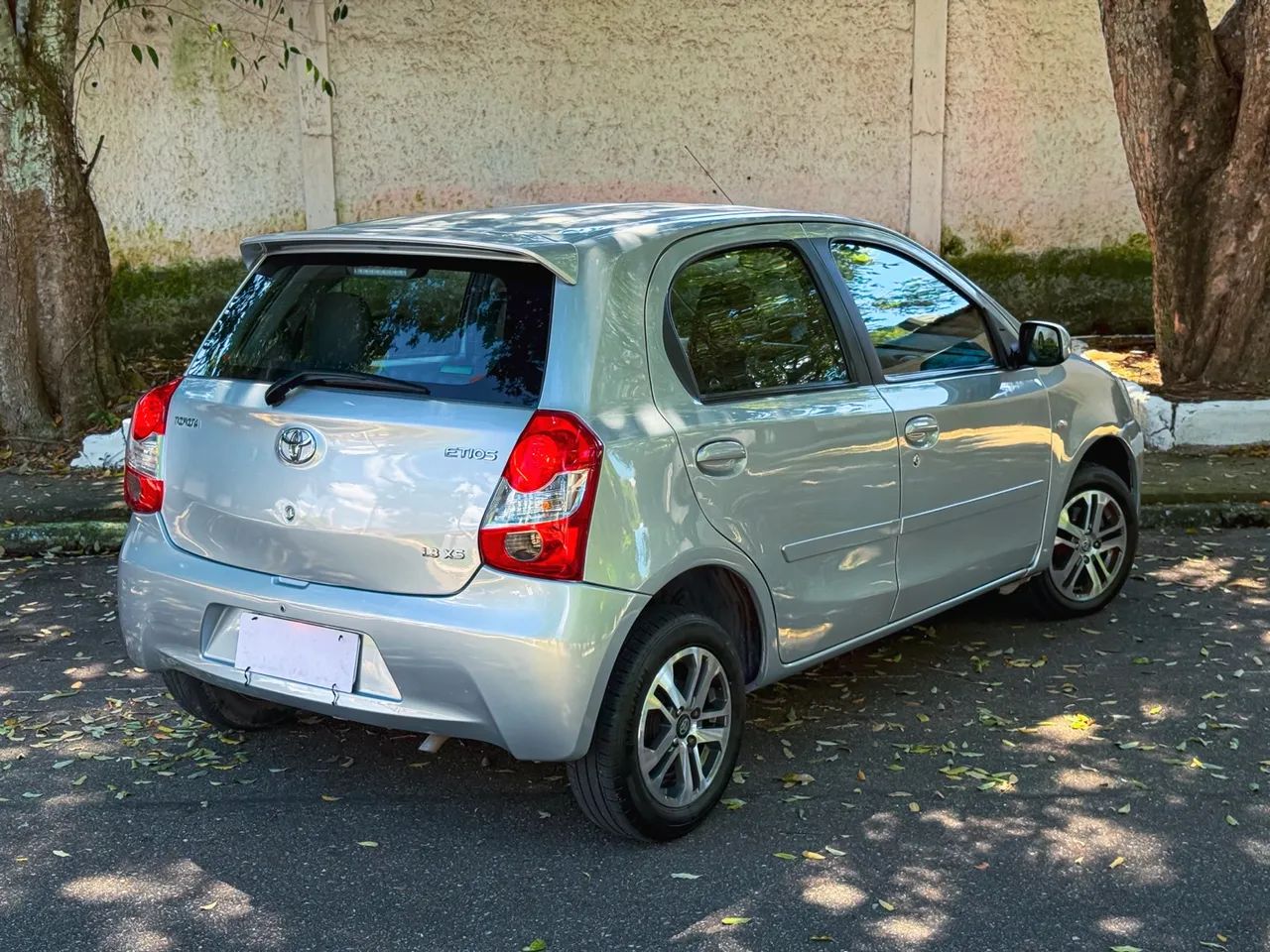 TOYOTA ETIOS HATCH 1.3 XS FLEX MT 2013 - COMPLETO - Foto 5