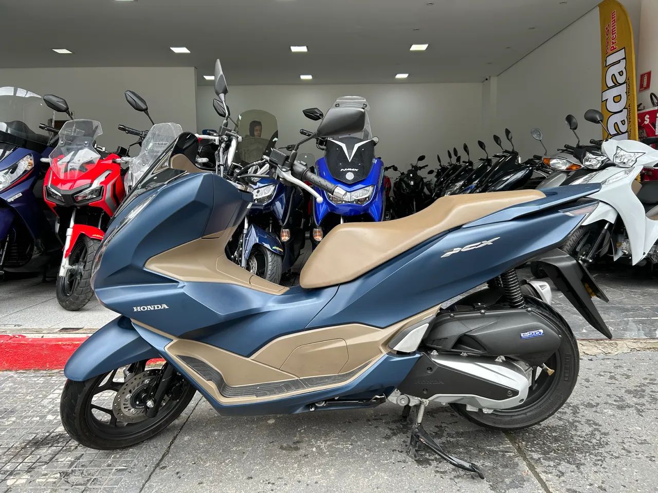 Honda Pcx 160 Dlx Ano 2023 - Foto 3
