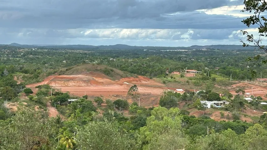 Vendo ou troco, por carro,moto,terrenos em outro lugar também , lugar tranquilo