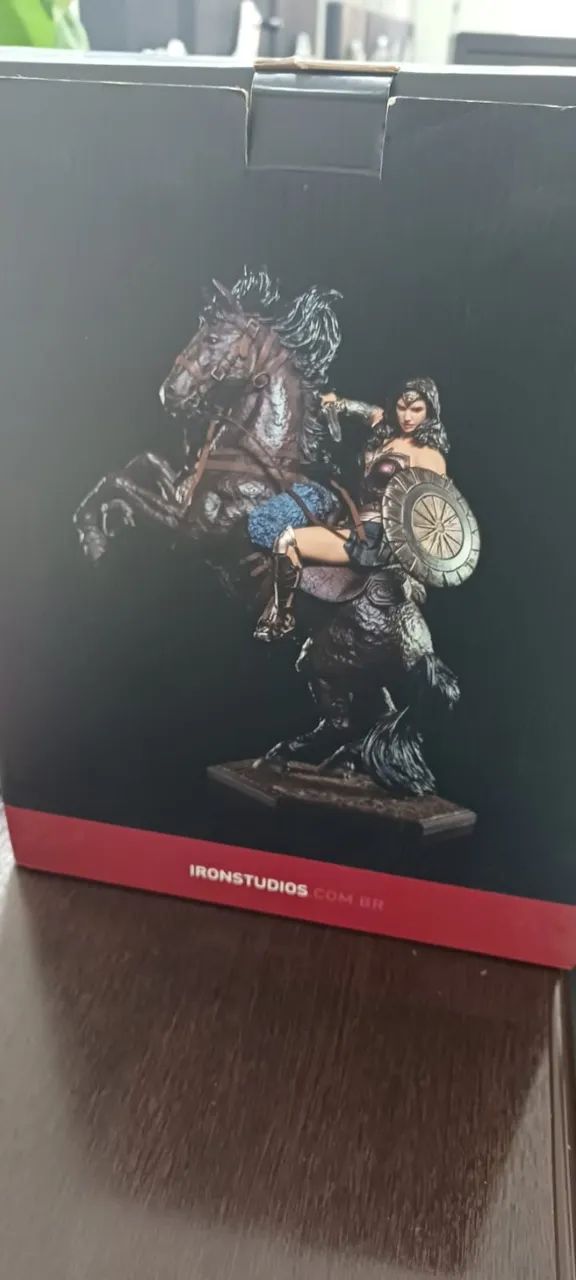 Wonder Woman Deluxe - Mulher Maravilha - Iron Studios - Foto 2