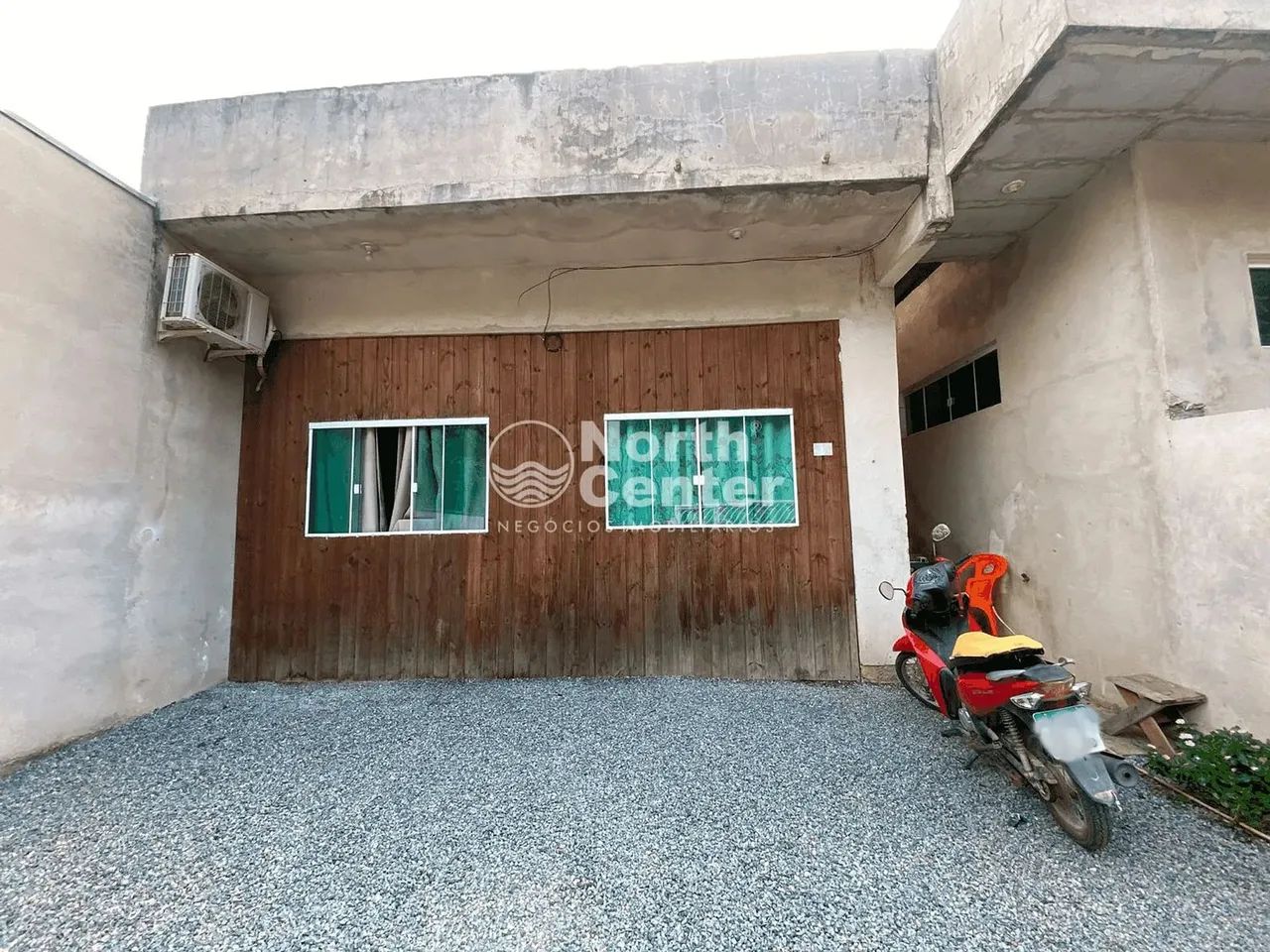 Imóvel com Potencial Comercial e Estrutura para Sobrado á venda, Bairro Pinheiros, Balneár