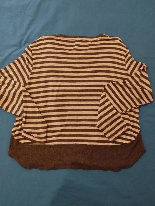 Camiseta listrada marrom e bege - Foto 2